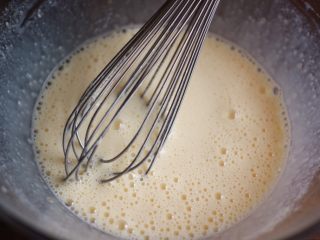 金沙奶黄月饼,搅拌成均匀的液体