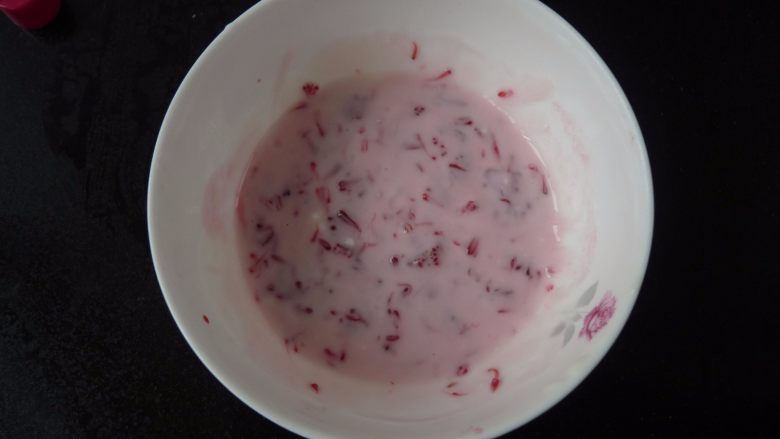 维果C酸奶冰棍,混合成红色