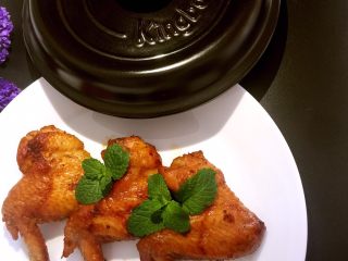坤博砂锅之烤鸡翅,成品图