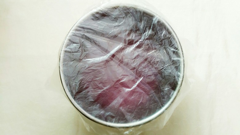 紫薯玉米千层糕,也用保鲜膜或湿布盖住发酵一个小时以上！