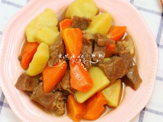 胡萝卜土豆炖牛肉,成品