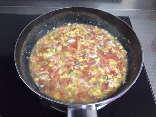 番茄浓汤,最后撒盐，倒香油，搅拌均匀就可以出锅了