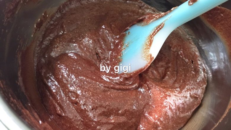特濃巧克力蛋糕ugly chocolate cake,先取1/3的蛋白霜與巧克力翻拌均勻
