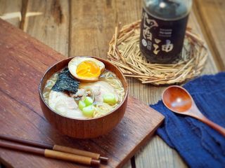 日式叉烧拉面配溏心蛋,美味