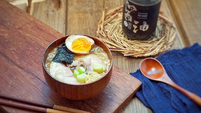 日式叉烧拉面配溏心蛋,美味