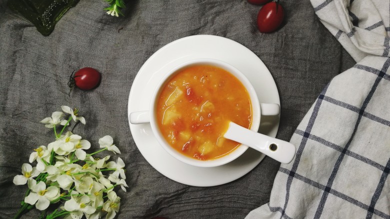 四季都宜的西红柿土豆浓汤