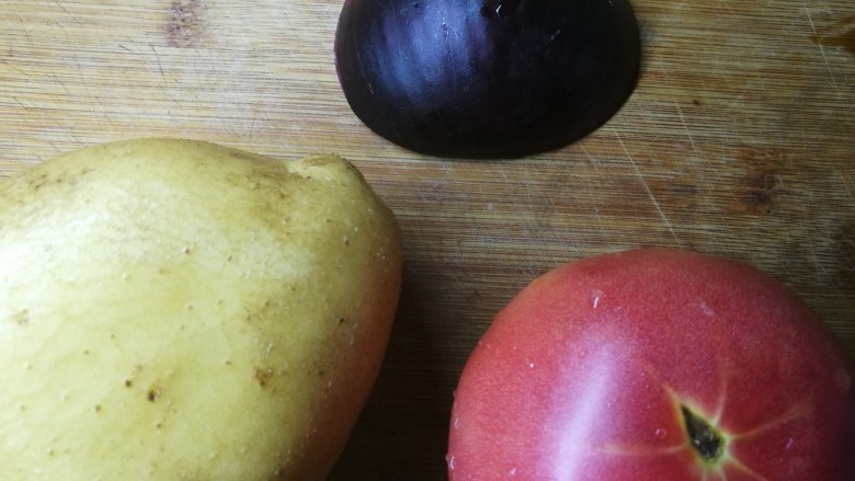 四季都宜的西红柿土豆浓汤,简单材料