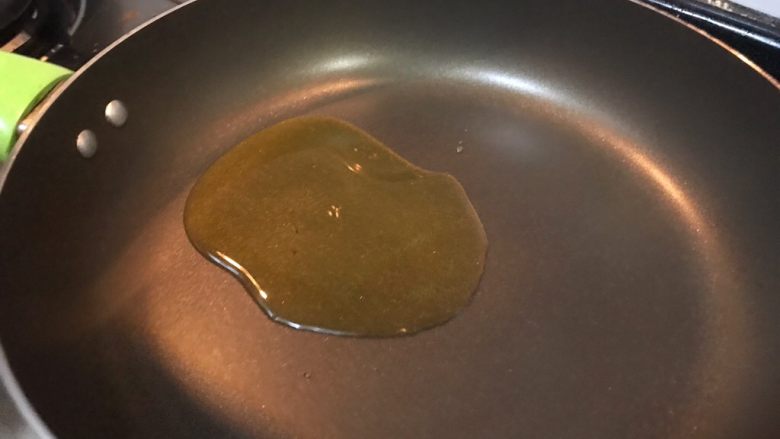 （黑）胡（椒）来西式简餐,锅内放油 用的是橄榄油