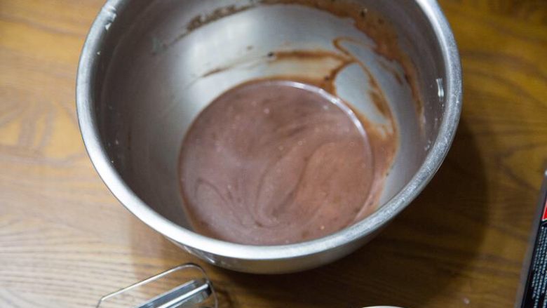 巧克力芝士冰淇淋小方,搅拌均匀