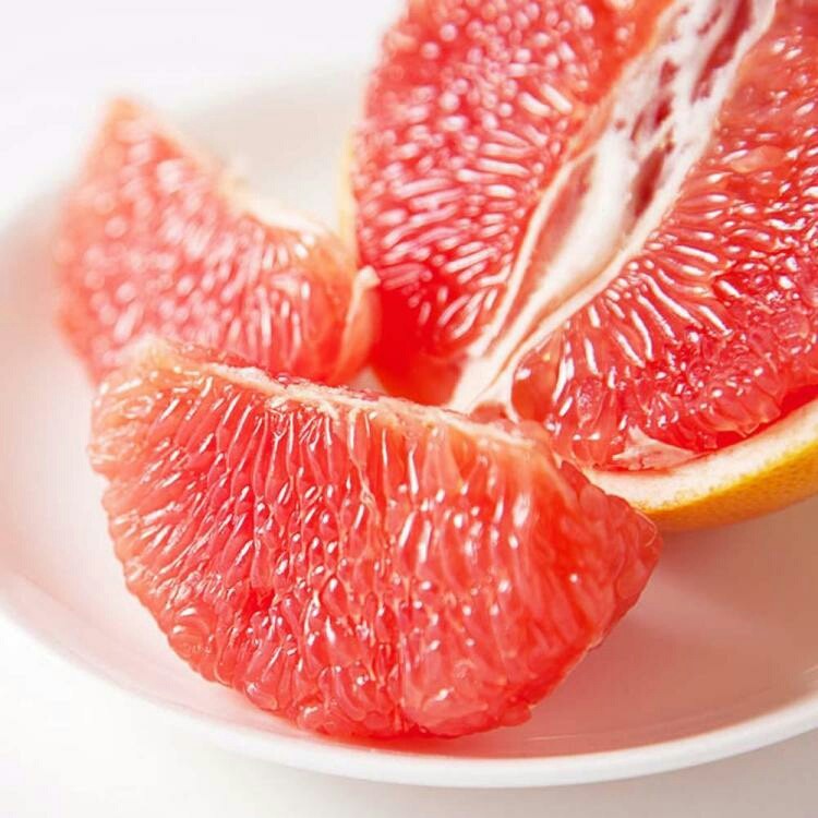草莓葡萄柚子汁,<a style='color:red;display:inline-block;' href='/shicai/ 592'>草莓</a>洗净去蒂切块。