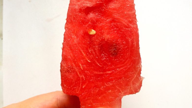 #清凉一夏#DIY 纯水果西瓜棒冰,看看这个西瓜冰棒的正面