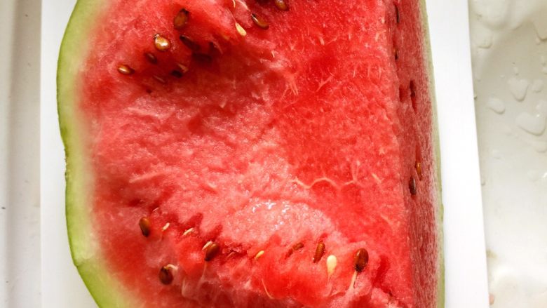 #清凉一夏#DIY 纯水果西瓜棒冰,准备石头西瓜1/4个