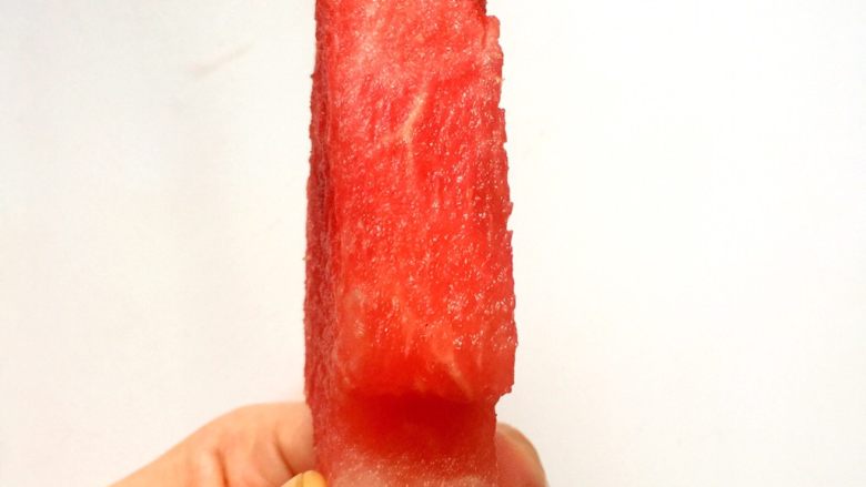 #清凉一夏#DIY 纯水果西瓜棒冰,我们看一看侧面，厚薄均匀一致