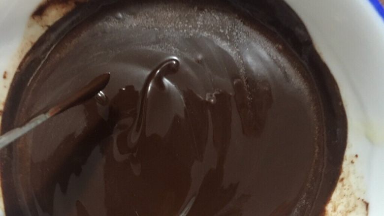 黑巧克力大理石吐司,搅拌均匀