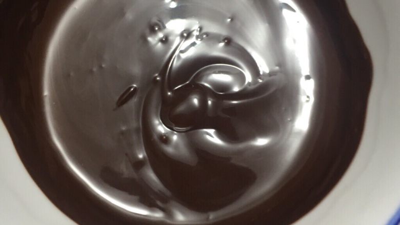 黑巧克力大理石吐司,巧克力先隔水融化