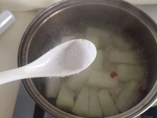 白玉冬瓜,然后加入2克盐