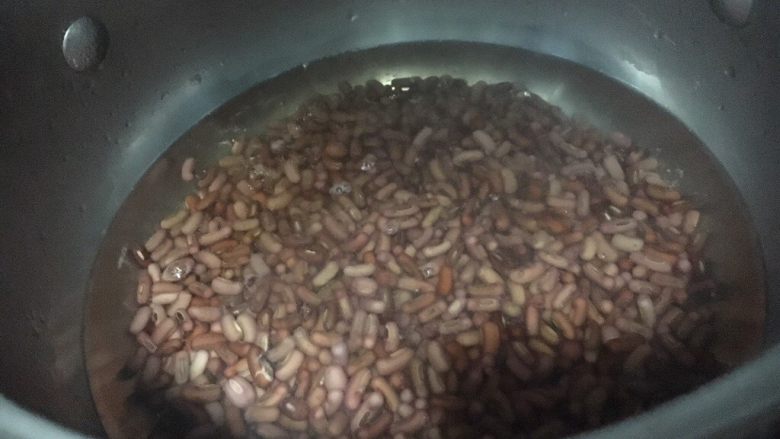 自制蜜红豆,豆子加适量的水