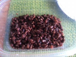 自制蜜红豆,放入可以密封起来的容器