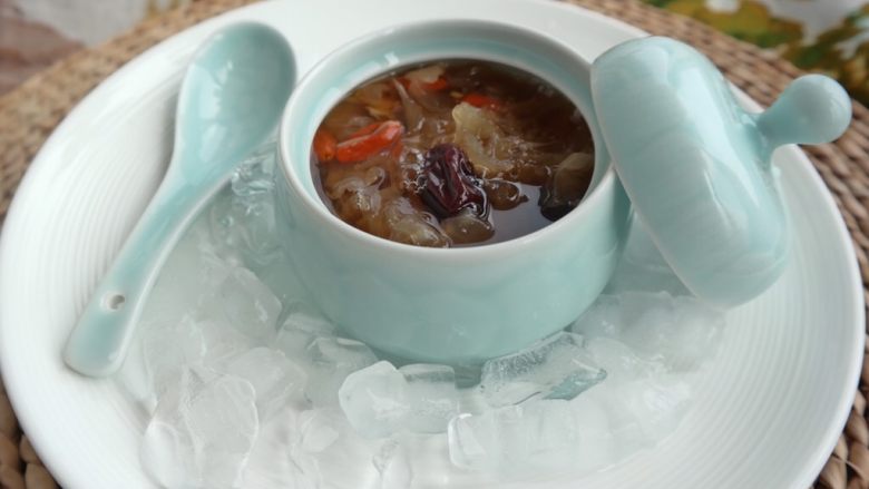 红枣枸杞银耳百合汤,适合这个夏天