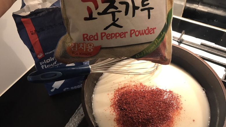 韩式腌萝卜块,加入韩式辣椒粉