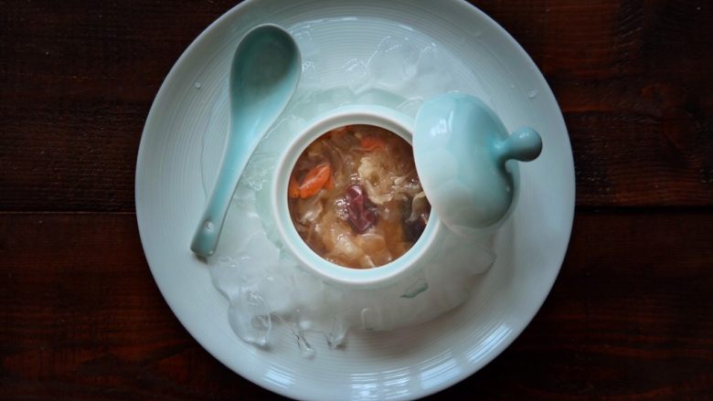 红枣枸杞银耳百合汤,美容养颜 必备佳品