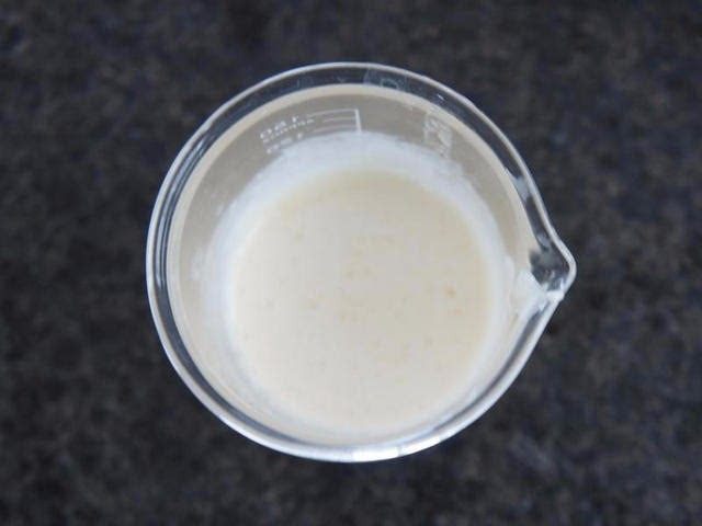 椰汁西米露,将牛奶，椰浆和炼乳按自己的口味搭配混合，
搅拌均匀后放入冰箱冷藏