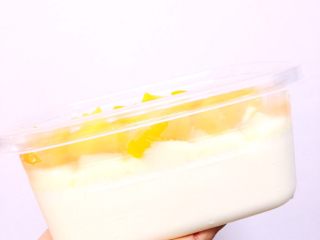意式奶酪冻,个人建议奶冻不要太多可以添加很多的水果来中和提味
