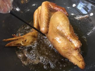 酱油焖鸭,侧面