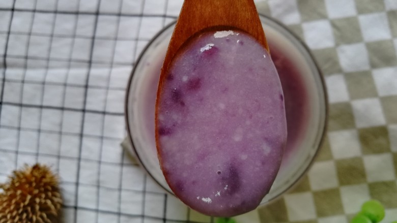紫薯米糊,淡淡的紫薯的甜味
浓浓的米香
营养全面
