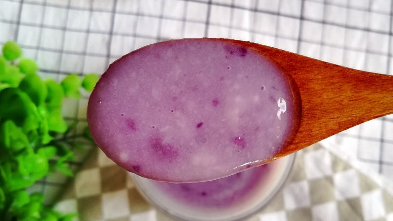 紫薯米糊,特别美味的一道宝宝辅食，制作简单，快手，适合新手妈妈