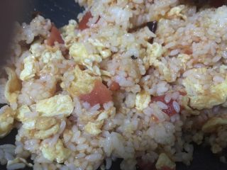 西红柿鸡蛋拌饭,汤汁完全包裹住米粒