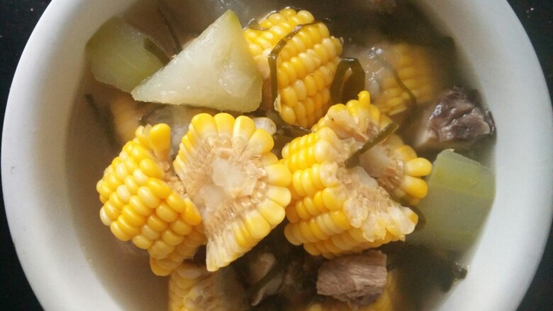 冬瓜海带排骨玉米香菇汤,差不多了就可以捞出来啦，出锅前可以加点味精啥的提鲜。