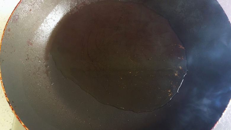 泰式椒麻鸡,这时肉也腌制好了，热油准备下锅
