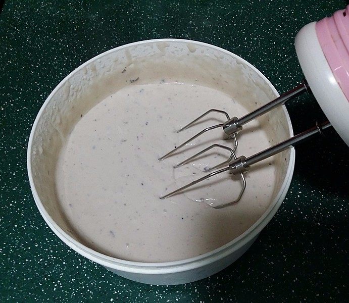 蓝莓果酱冰淇淋,1小时后取出，按上述步骤操作