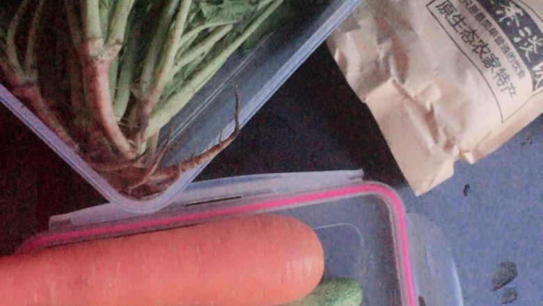 菠菜蔬菜卷,准备好食材，有的没拍进去