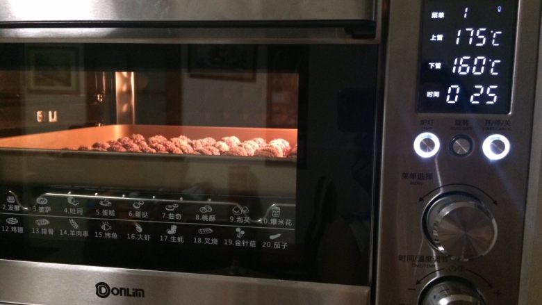 迷你紫薯椰香球,烤箱预热10分钟，上火175度，下火165度，总时间25分钟。