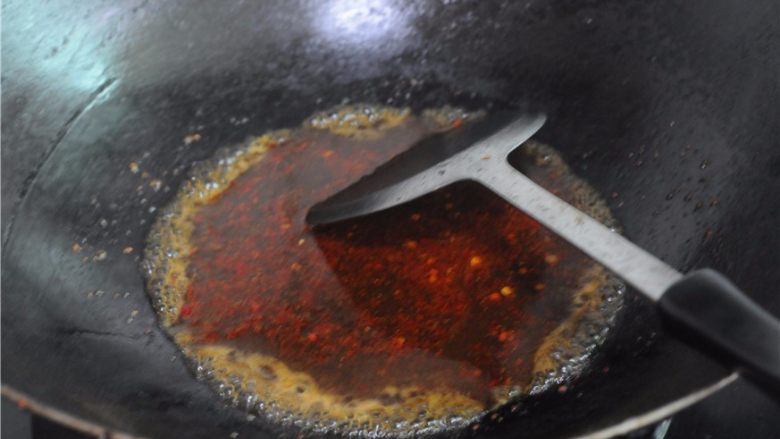 柠檬蜂蜜烤鱼排,腌鱼排的汁倒入锅里，烧开