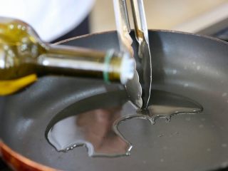 营养丰富德式烤猪排,加入适量橄榄油 色拉油也是可以的 符合中国人口味
