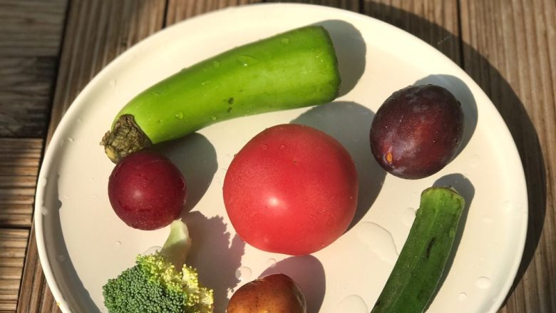 完美蛋花时蔬豆腐脑（宝宝辅食）,蔬菜洗干净，尽量选择色彩丰富的蔬菜。小窍门：颜色搭配起来好看，营养自然均衡。