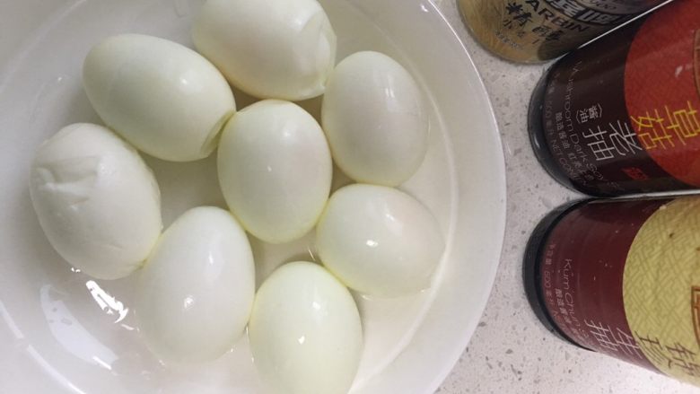 啤酒卤蛋（不需大料）,鸡蛋用冷水冰下后剥壳