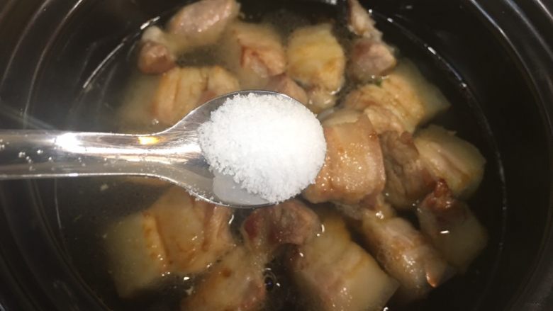 沙姜梅菜腩肉煲（简单版）,半小勺盐