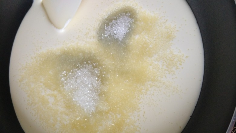 奶糖,所有材料放入锅里，用厚底锅或者不粘锅，要不然一个不小心焦了没地方哭去