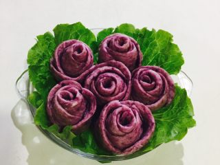 奶香紫薯玫瑰花卷,成品图