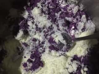 奶香紫薯玫瑰花卷,放三大勺全脂甜奶粉
