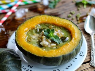 绿豆南瓜盅,成品图，有颜值有美味的绿豆汤就好了。