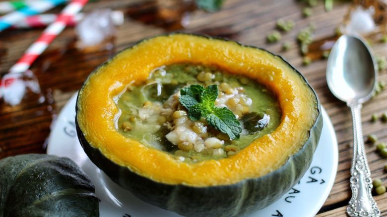 绿豆南瓜盅,成品图，有颜值有美味的绿豆汤就好了。