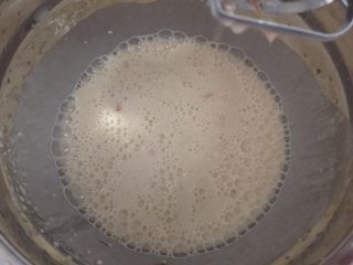 章鱼小丸子,用打蛋器搅拌均匀
