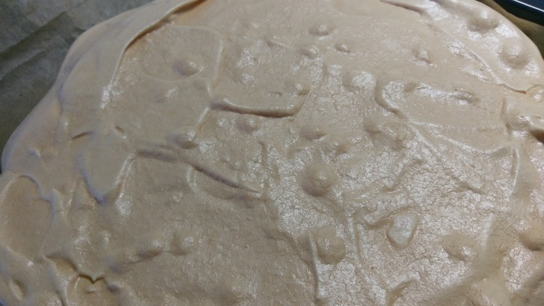 Pavlova 蛋白霜蛋糕,烤箱温度降到四五十度，就可以把蛋糕拿出来了