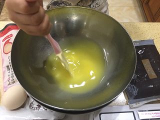 Q弹双色麻薯豆沙卷,黄油隔水融化。