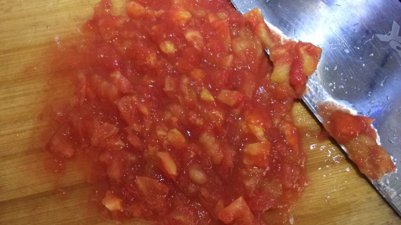 日式双茄意面,番茄蒸好后去皮切碎